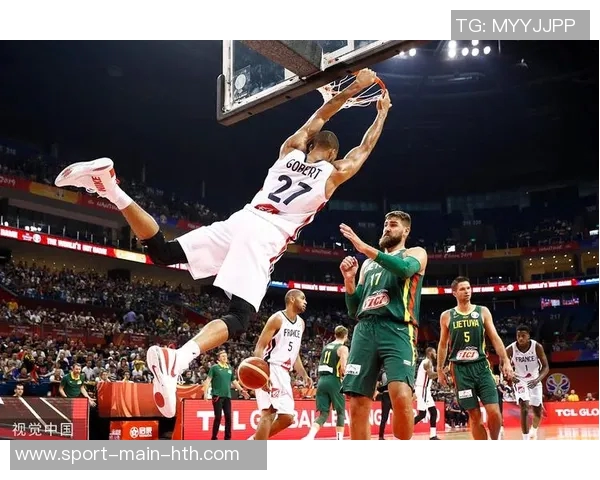 戈贝尔半场压哨补篮被判干扰球无效挑战成功引发热议